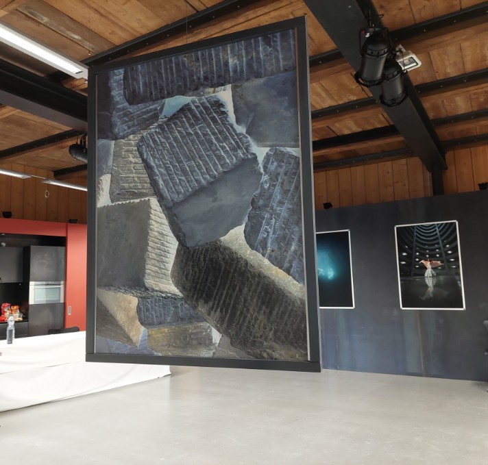 schwebender stein thomas pfister copyright savoir-voir.com FOMA  Männedorf schwebender stein thomas pfister copyright savoir-voir.com FOMA  Männedorf