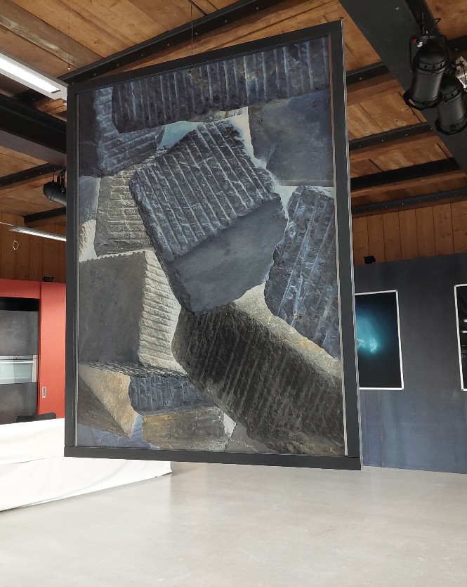 schwebender stein thomas pfister copyright savoir-voir.com FOMA  Männedorf